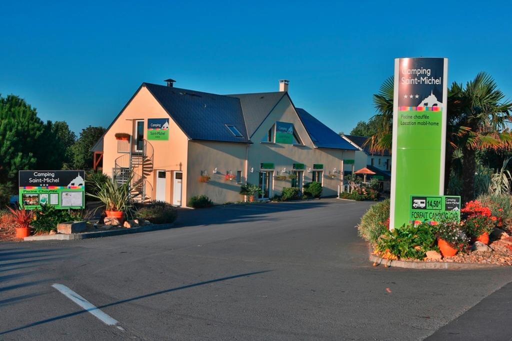 Camping Saint Michel Courtils Exteriér fotografie