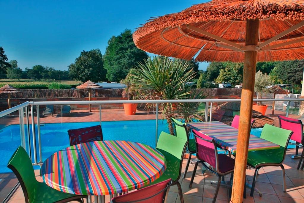 Camping Saint Michel Courtils Exteriér fotografie