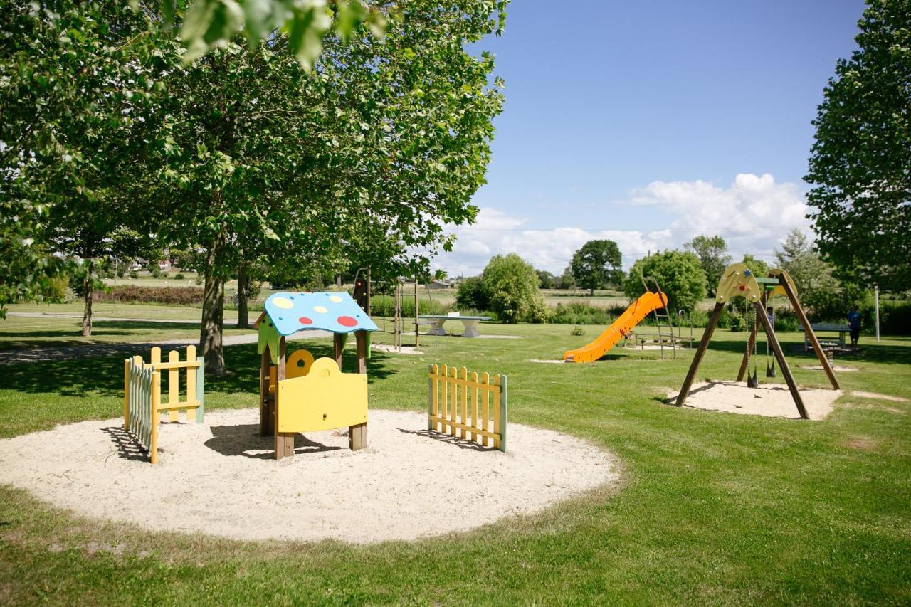 Camping Saint Michel Courtils Exteriér fotografie